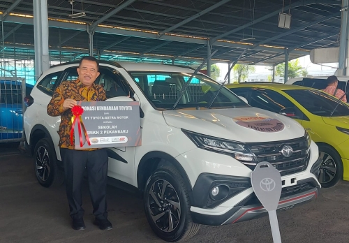 Donasi Kendaraaan PT Toyota-Astra Motor Ke SMKN 2 Pekanbaru