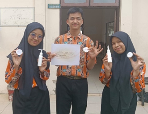 Juara 1 Lomba Karya Tulis Ilmiah siswa se-Nasional Olimpiade Kimia 20 se-Riau 2024